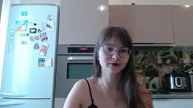 AdelinaLuuna – webcam model profile photo Image 11