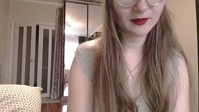 AdelinaLuuna – webcam model profile photo Image 13