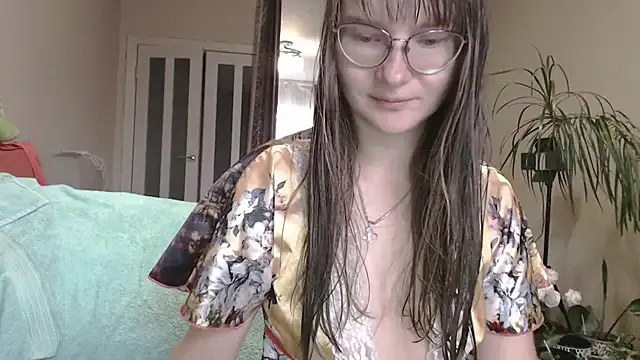 AdelinaLuuna – webcam model profile photo Image 14