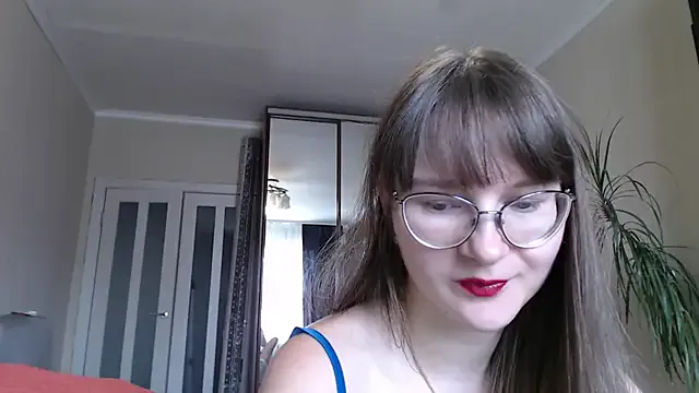 AdelinaLuuna – webcam model profile photo Image 3