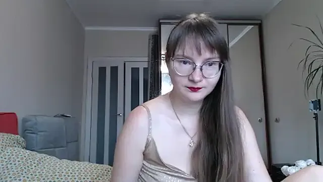 AdelinaLuuna – webcam model profile photo Image 4