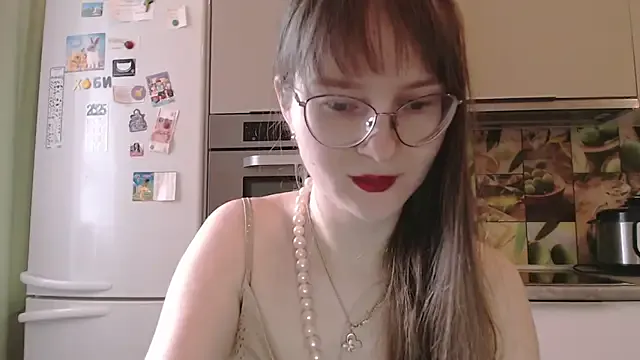 AdelinaLuuna – webcam model profile photo Image 5