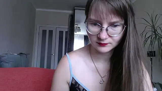 AdelinaLuuna – webcam model profile photo Image 6