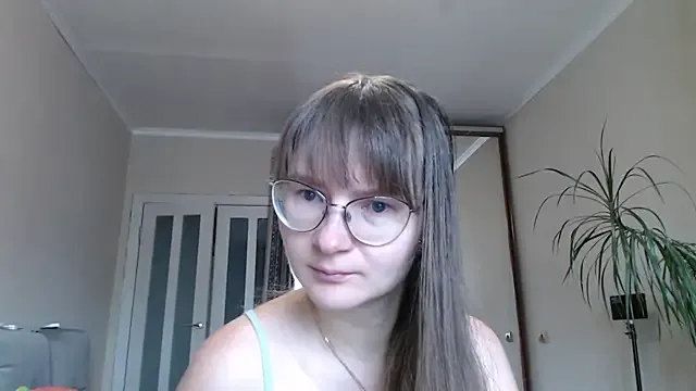 AdelinaLuuna – webcam model profile photo Image 8