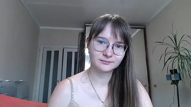 AdelinaLuuna – webcam model profile photo Image 9