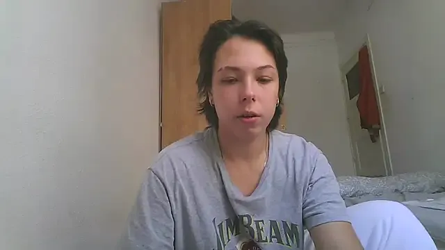 Yaya--728 – webcam model profile photo Image 2