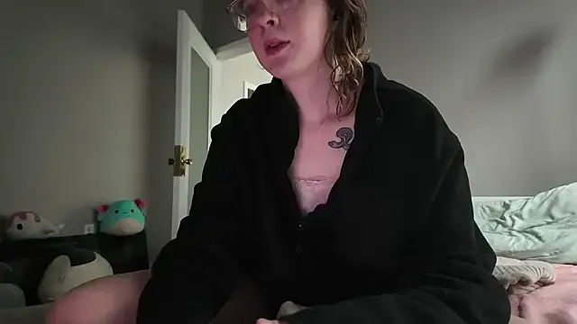 KateGale – webcam model profile photo Image 6