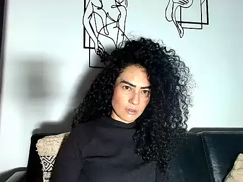 FariBanxOfficial – webcam model profile photo Image 19