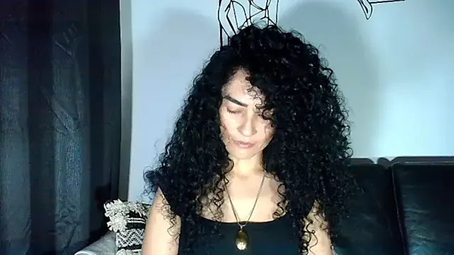 FariBanxOfficial – webcam model profile photo Image 4