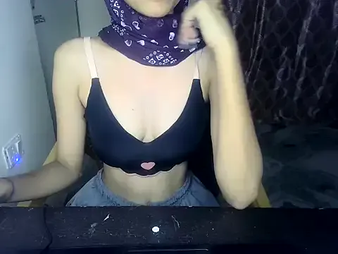 VickiAstra – webcam model profile photo Image 5