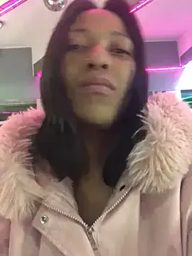 SerenaStar – webcam model profile photo Image 2