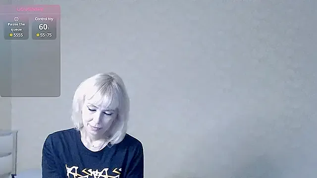 MelanieSantos – webcam model profile photo Image 4
