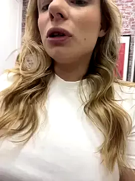 IvyStuart – webcam model profile photo Image 11