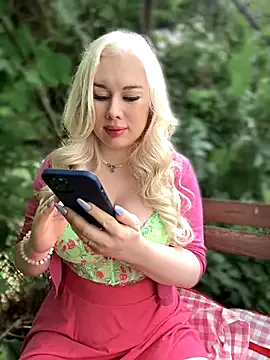 LaraHollywood Image 16