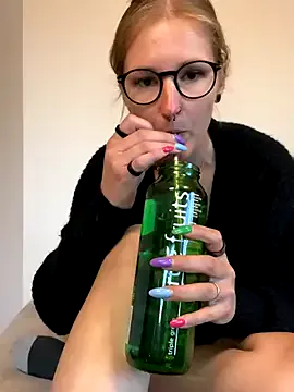 LauraLuxxx Image 3