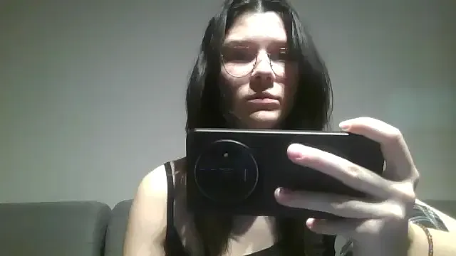 LilyBerryy – webcam model profile photo Image 2