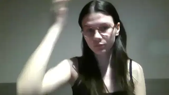LilyBerryy – webcam model profile photo Image 3