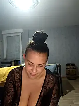 MaddyScarlett – webcam model profile photo Image 13