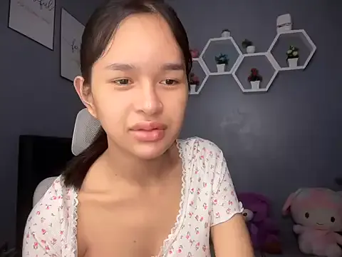 MiraKova – webcam model profile photo Image 5