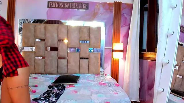 MiraKova – webcam model profile photo Image 18