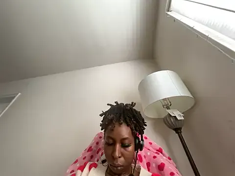 LeyaHoneybuns Image 3