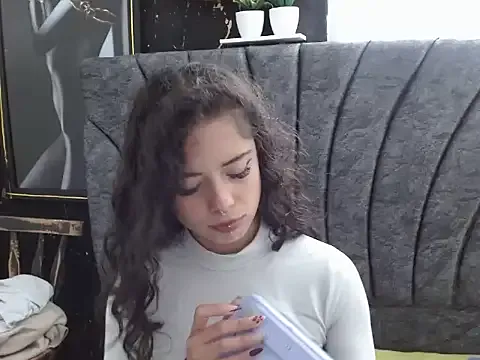 LiaBela_'s Thumb Image