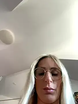 AddisonArt – webcam model profile photo Image 15