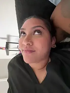 Twins-bleezza – webcam model profile photo Image 4