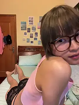 Mis_malika2 – webcam model profile photo Image 3