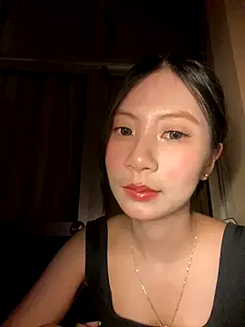 Caroline – webcam model profile photo Image 5