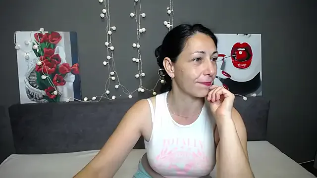 CristinaRous – webcam model profile photo Image 10