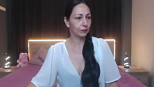 CristinaRous – webcam model profile photo Image 12