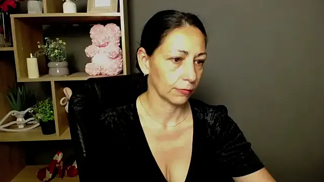 CristinaRous – webcam model profile photo Image 5