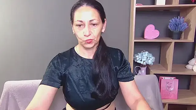 CristinaRous – webcam model profile photo Image 9