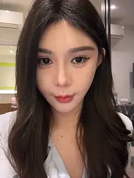 IvyStuart – webcam model profile photo Image 3