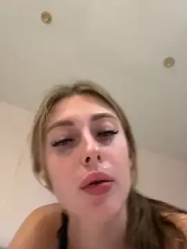 IvyStuart – webcam model profile photo Image 2