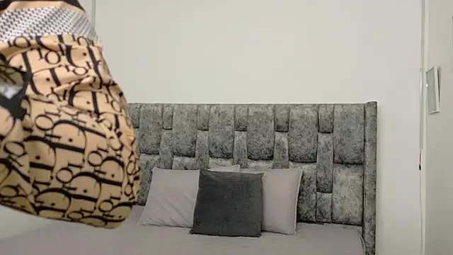 MelinaLuviani – webcam model profile photo Image 17