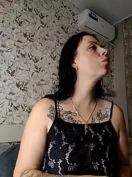 Carla – webcam model profile photo Image 9