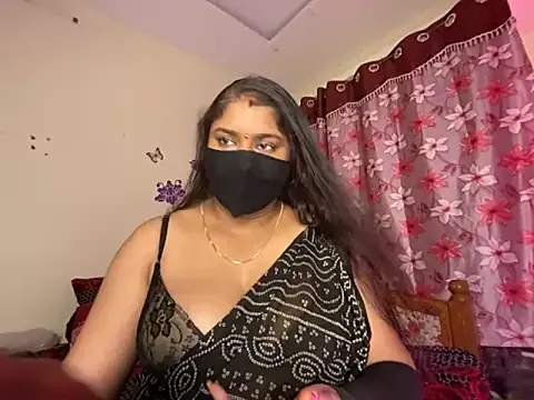 MiraKova – webcam model profile photo Image 11