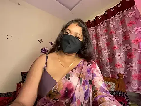 MiraKova – webcam model profile photo Image 5