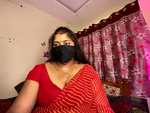 MiraKova – webcam model profile photo Image 8