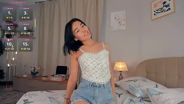 aly_golden_ – webcam model profile photo Image 16