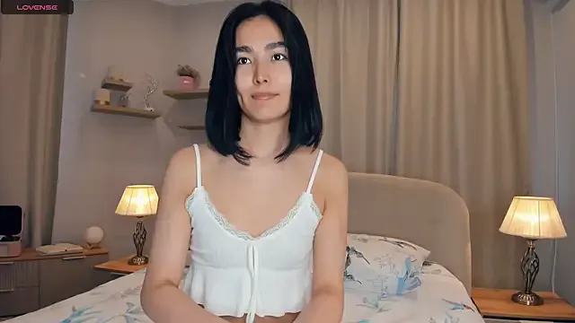 aly_golden_ – webcam model profile photo Image 2