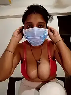 Caroline – webcam model profile photo Image 12