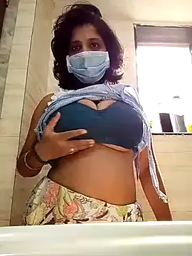 Caroline – webcam model profile photo Image 15