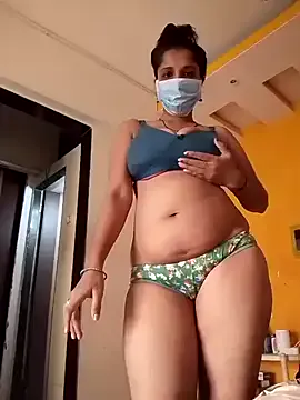 Caroline – webcam model profile photo Image 16