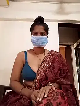 Caroline – webcam model profile photo Image 8