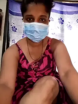 Caroline – webcam model profile photo Image 9