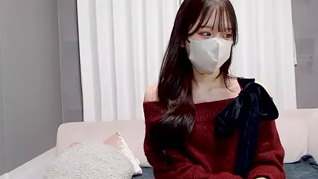 MiraKova – webcam model profile photo Image 12