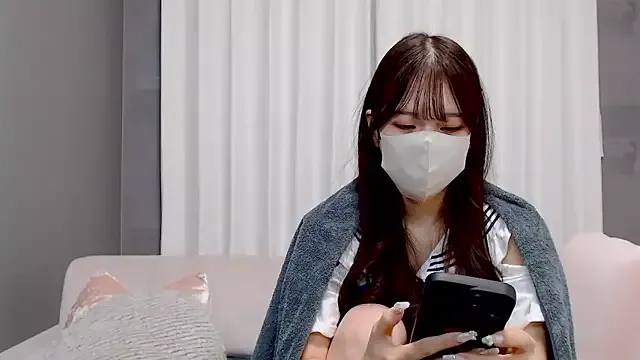 MiraKova – webcam model profile photo Image 17